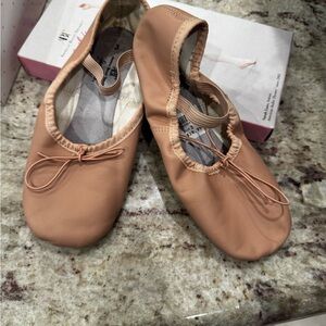 Pink ballet shoes for dance. American Ballet Theater. Size 3 girls